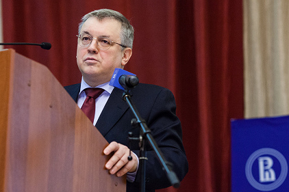 Ярослав Кузьминов отметил, что хотя рынок, на котором работает Вышка, довольно ограничен, объем заказных прикладных исследований с 2009 года вырос вдвое.