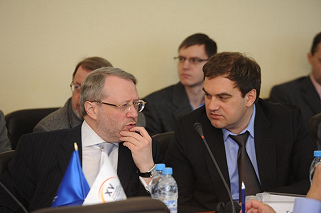 Leonid Gokhberg and Evgeniy Kovnir, director of IT Development Department of the RF Ministry of Communications and Mass Media